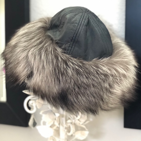 Natural Silver Fox Fur Cloche with Lambskin Crown - Picture 1 of 3